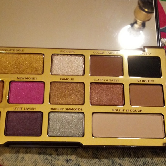 TOO FACED CHOCOLATE GOLD EYESHADOW PALETTE - Picture 5 of 7